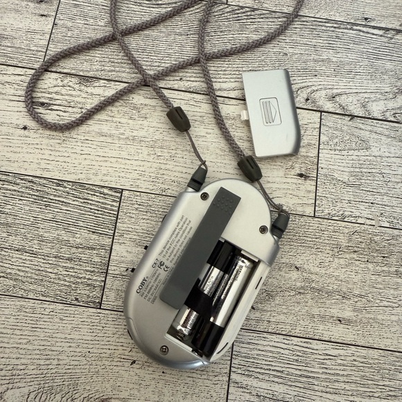 Vintage Coby am/fm portable radio w/strap (DOES NOT INCLUDE HEADPHONES) - Picture 6 of 6